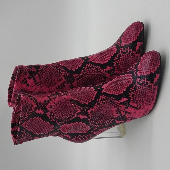 1324- Wild Pair Women's Vegan Ankle Boots Size 6.5 M NWT - Picture 1 of 10